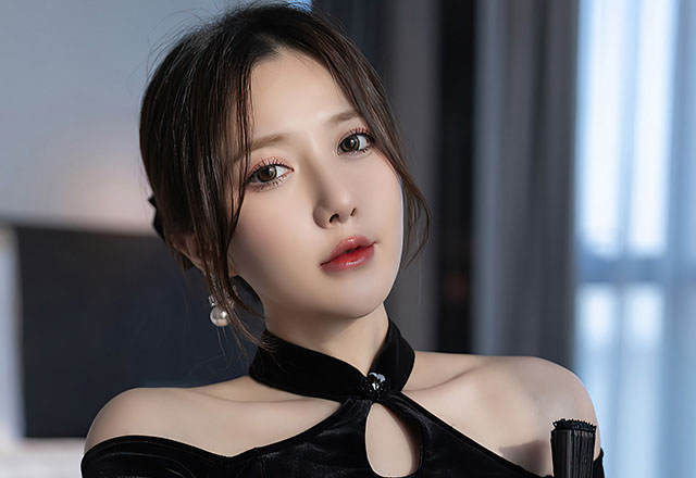美腿模特鱼子酱颜值与身材无可挑剔