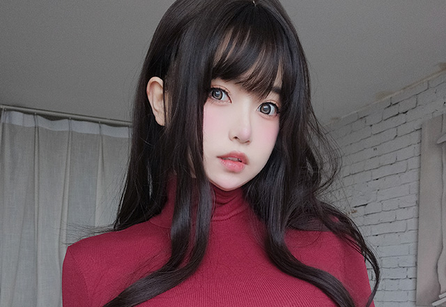 小网红杨静娜拥有白皙丰满的身材