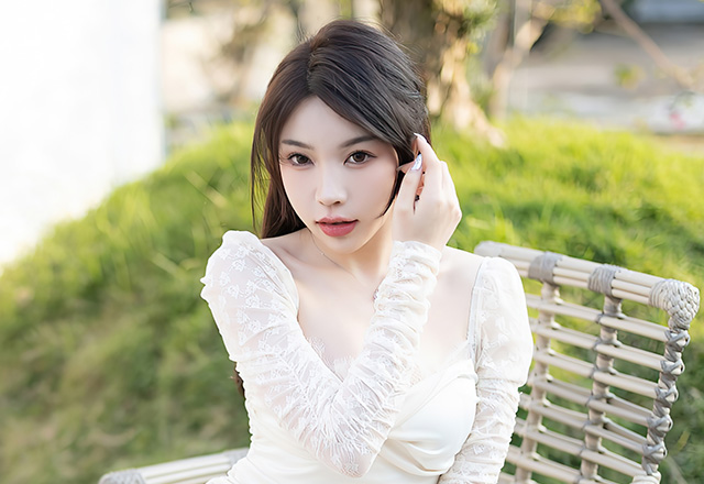 性感美女徐莉芝白色长裤写真图片