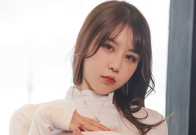 网红模特甜仔写真图脸蛋非常精致