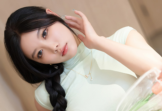 性感女神杨晨晨白色长裙写真美图