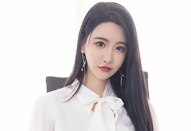 美女樱桃酱性感黑色短裙写真图片