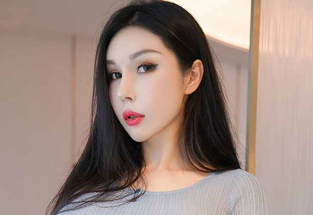 性感模特田冰冰牛仔裤美图特别吸引人