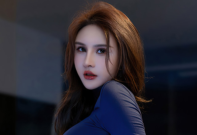 女神尹菲性感浅色牛仔裤写真美图