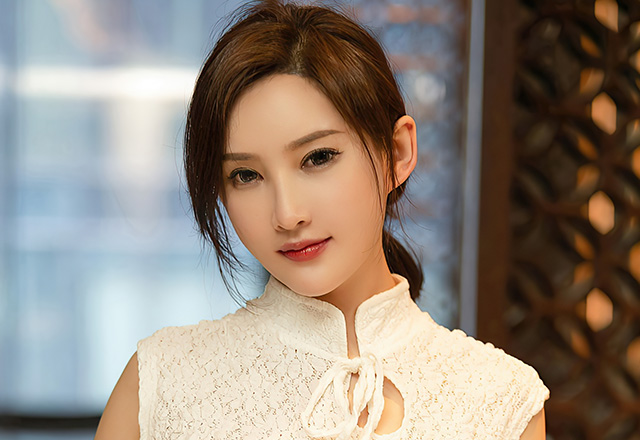 模特周妍希性感收身紫色连衣裙写真图