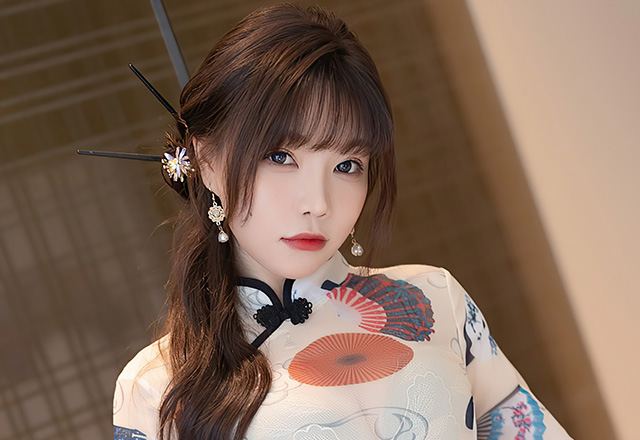 美女徐莉芝性感白色轻透旗袍写真图