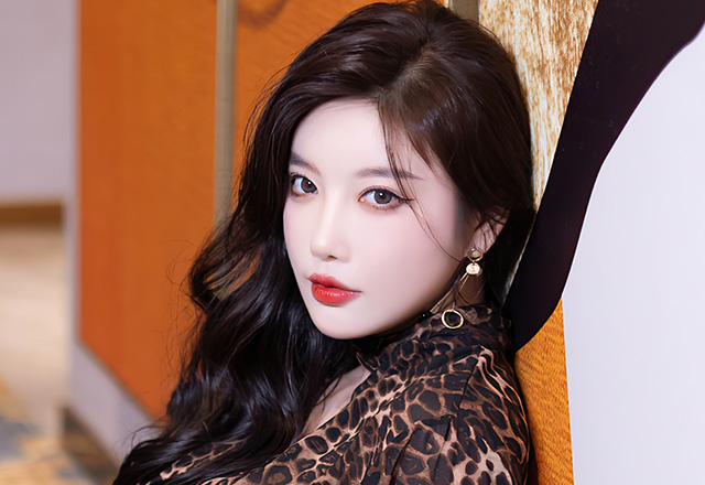 高颜值美女杨晨晨完美的身材让人沉醉