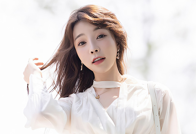 美腿女神徐莉芝靓丽粉色短裙写真图