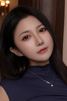 美女鱼子酱婀娜动人的身材非常迷人