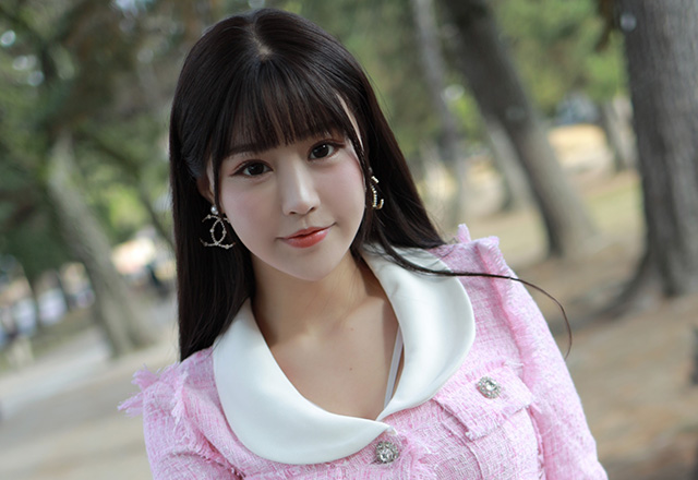 养眼模特朱可儿甜美的笑容娇媚动人