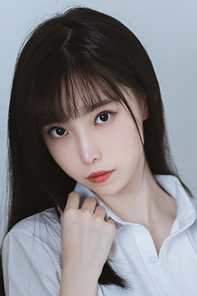 高挑美腿小姐姐许岚个人写真作品