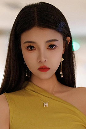清纯模特初梦瑶修长美腿让人移不开眼