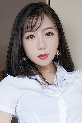 美女模特蜜桃酱修长的美腿令人惊艳