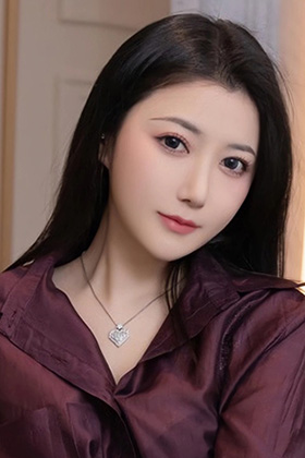 漂亮妹子鱼子酱出众的颜值非常养眼