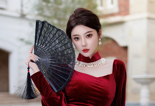 性感女神杨晨晨惹火的身材令人着迷