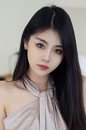 美女可乐白色短裙美图视觉体验十足