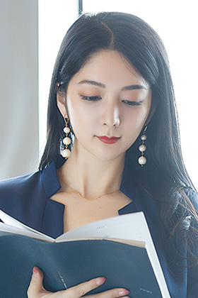 妩媚女神小热巴纤纤细腿美不胜收
