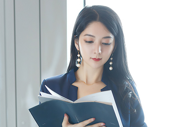 妩媚女神小热巴纤纤细腿美不胜收