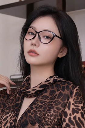 妩媚美女安然豹纹黑丝图片十足养眼