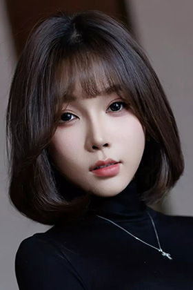 美腿女神徐莉芝蓝色格子短裙写真图