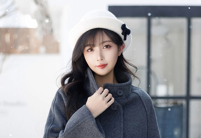 美腿模特林星阑黑色短裙美图美不胜收