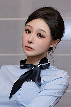 美腿妹子小逗逗迷人的身姿明艳动人