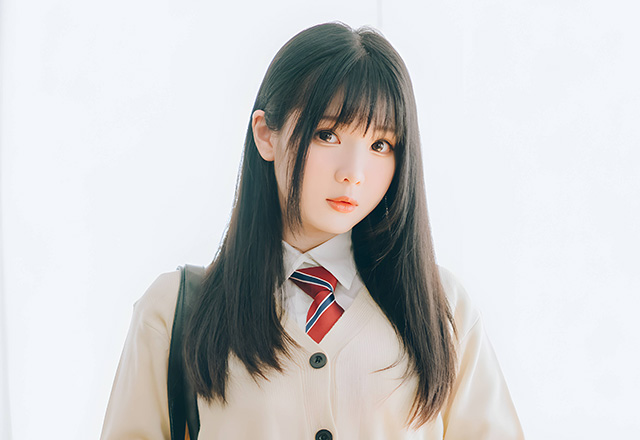 可爱美女霜月精致的颜值无可挑剔