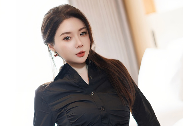 高挑曼妙的妹子梦心玥短裙黑丝美图