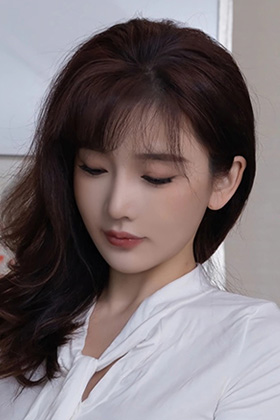 美女陆萱萱红色短裙美图身材非常好