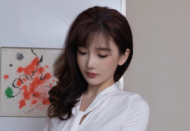 美女陆萱萱红色短裙美图身材非常好