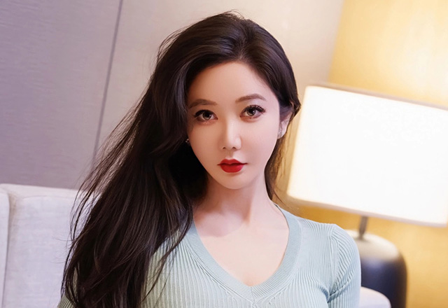 性感女神心妍小公主黑色包臀裙美图