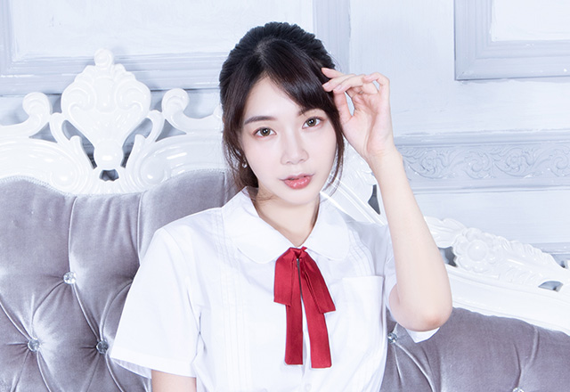 模特Cathy修长美腿让粉丝为之倾倒