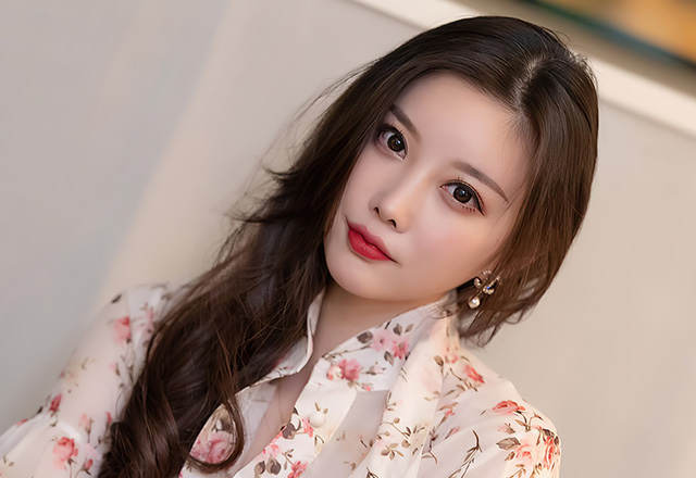 美腿女神杨晨晨红色短裙写真美图