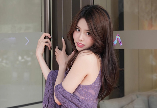 高挑曼妙的妹子Well11紫色旗袍写真图