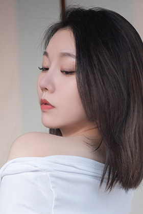 美女模特安然黄色短裙美图真是养眼