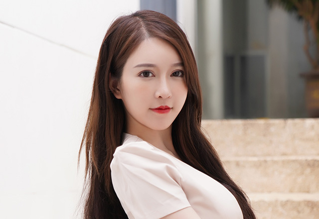 美腿模特玉兔OL制服展现妖娆曲线