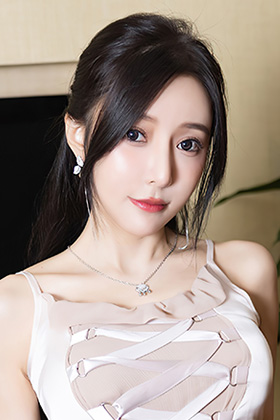 苗条妹子王馨瑶完美的身材令人瞩目