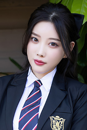 性感女神杨晨晨制服学妹装扮十分好看