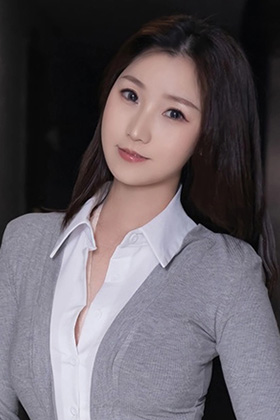 美腿模特杏子灰色连衣裙美得头晕眼花