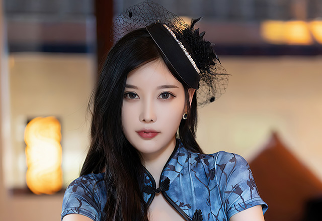 女神杨晨晨黑丝旗袍丰盈身材一览无余