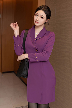 迷人的美女小逗逗性感紫色制服写真图
