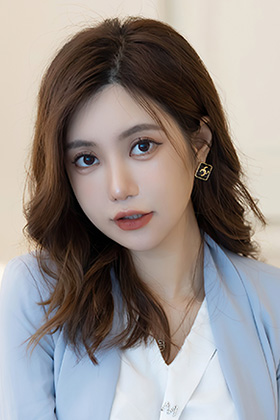 妩媚动人的模特绮里嘉大长腿惊艳众人