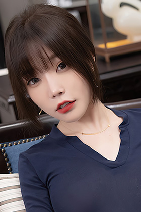 美女徐莉芝白色短裙黑丝性感十足