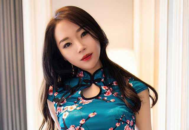 高挑模特梦心玥古典韵味旗袍写真图