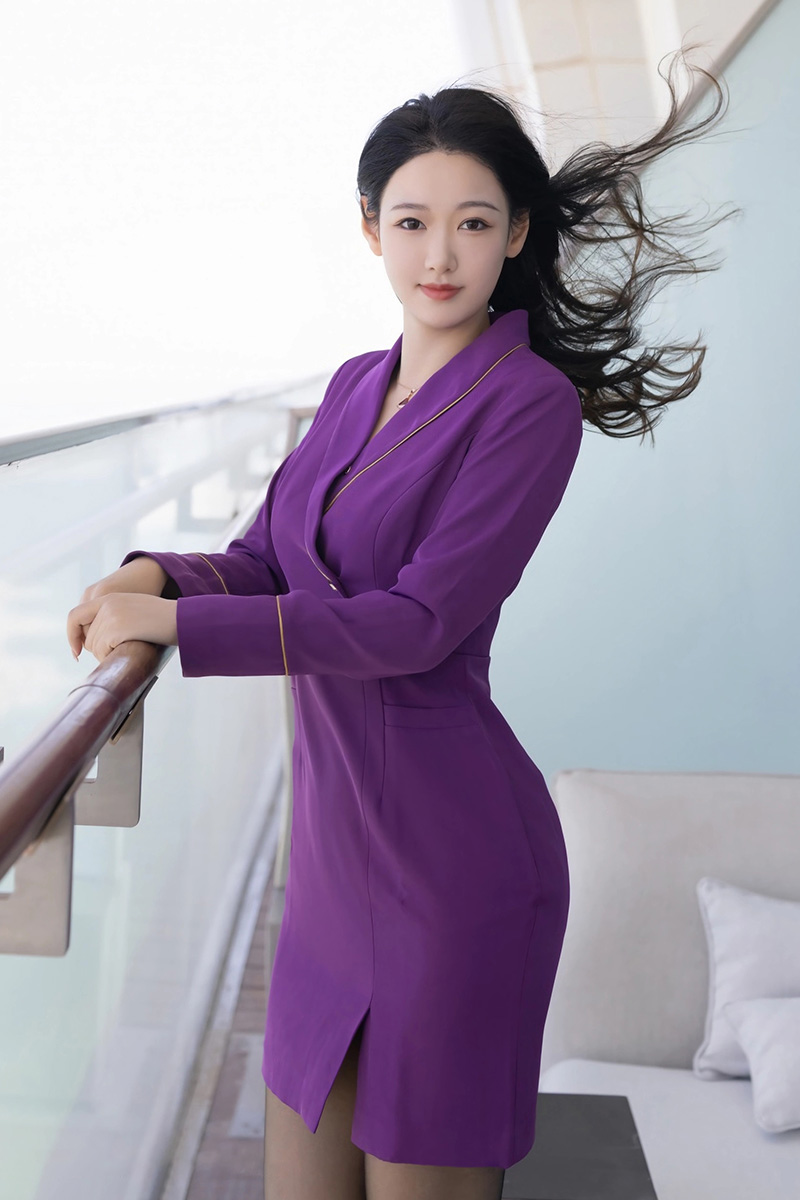 模特唐安琪性感紫色制服写真图片