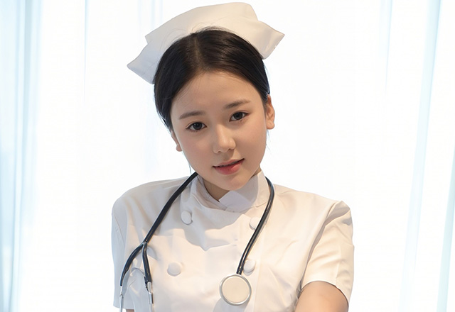 模特林嘉馨白色护士制服写真图片