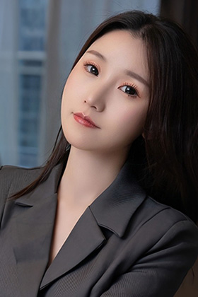 美腿模特杏子甜美笑容谁能不心动