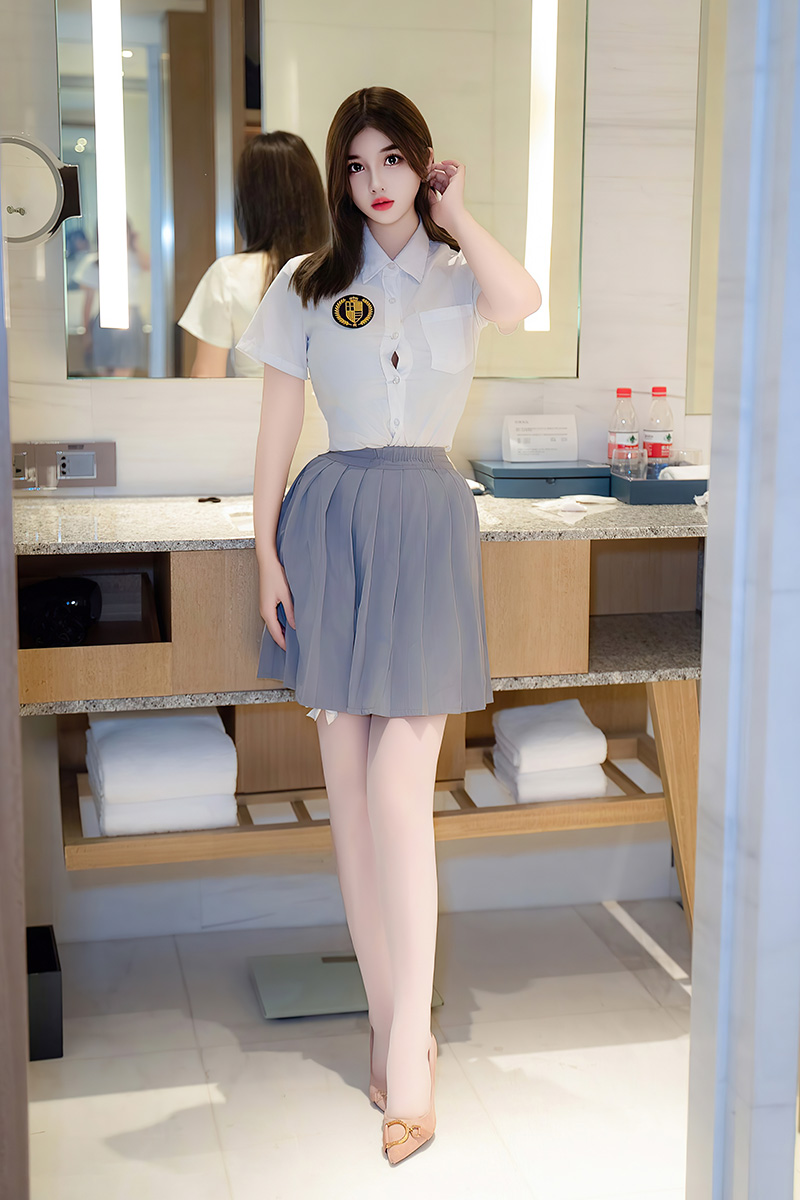 性感美女周静蓓丰腴多姿身材妖艳动人