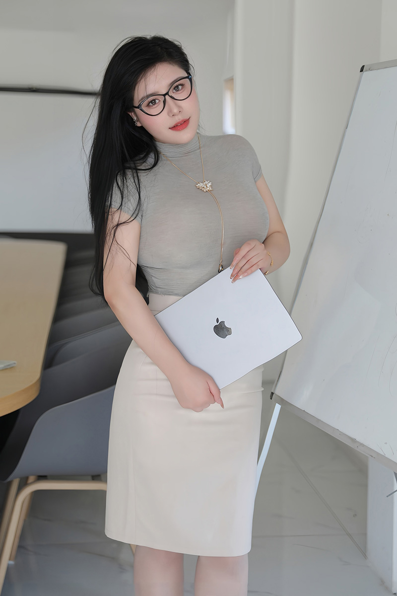 模特王婉悠娇媚丰腴惹火身段十足动人