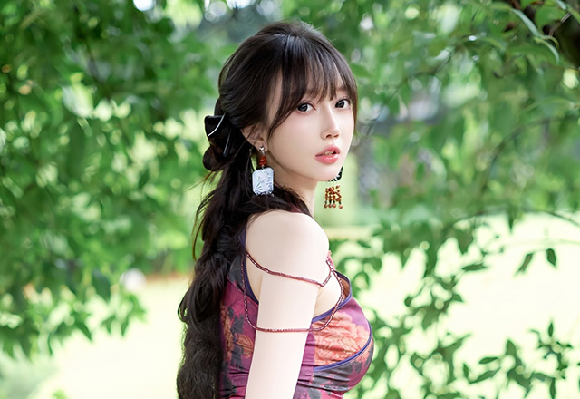 模特玥儿玥性感紫色旗袍写真图片